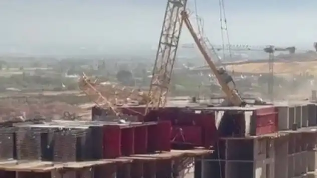 Kule vinç devrildi: 1 işçi öldü