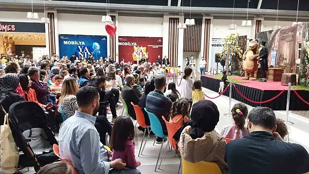 KUMSMALL AVM'de Maşa ile Koca Ayı sahne aldı...