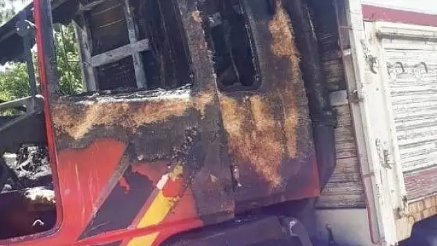 Kundaklanan kamyon kullanılamaz hale geldi