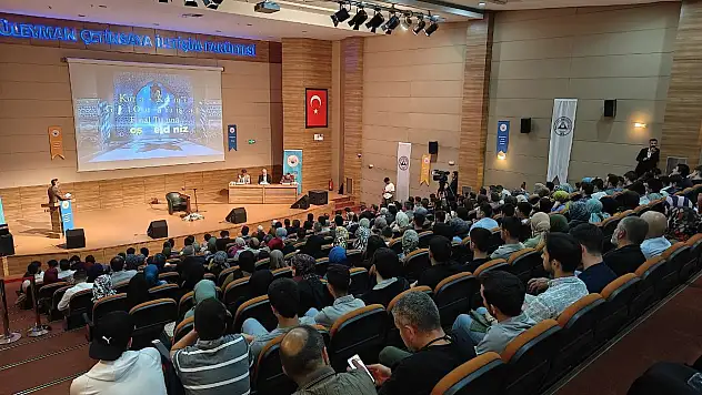 Kur'an'ı güzel okuyan gençler altınla ödüllendiirldi