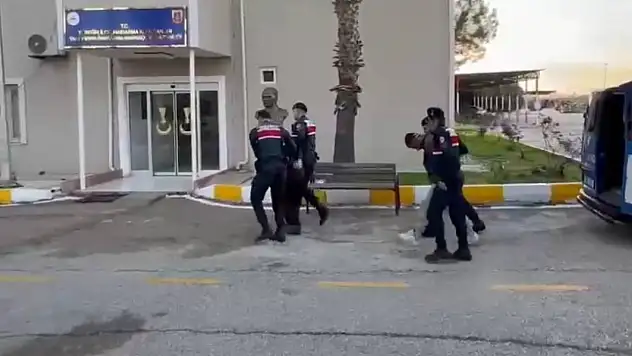 Adana'da Kur'an-ı Kerim'lere zarar veren 2 kişi tutuklandı