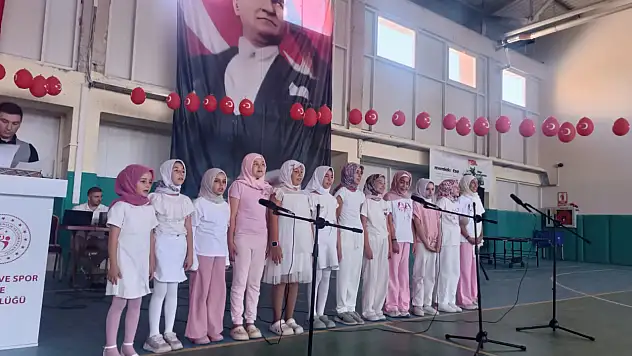 Kur'an kursu öğrencileri şenlikte bir araya geldi