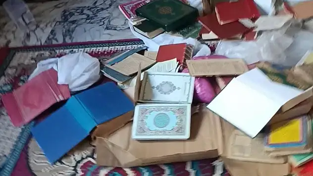 Kur'an Kursuna girip her şeyi parçaladılar!