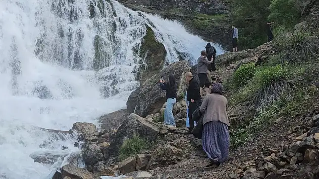 Kurban Bayramı tatilinde Derebağ Şelalesi ilgi odağı oldu