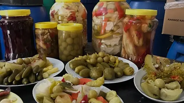 Kütür kütür karışık turşu