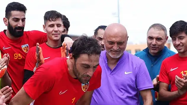 38'lik kaleciye Doğum Günü