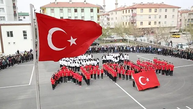 Liseli öğrencilerden duygulandıran Afrin gösterisi
