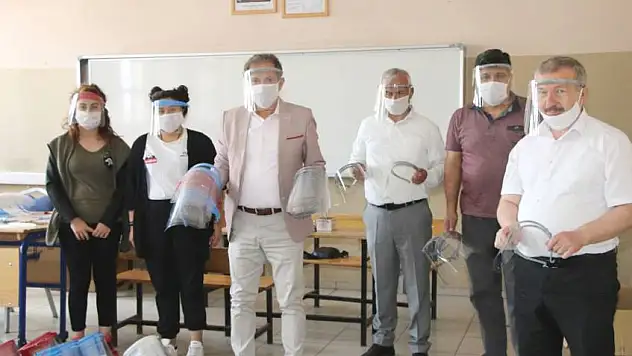 Liseliler 6 ilin dezenfektan ihtiyacını karşılıyor