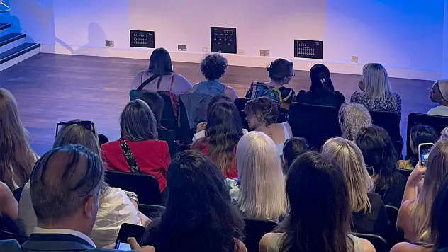 Londra'da Kralın Okulunda Kayserili Profesörün Atatürk sözleri yankılandı