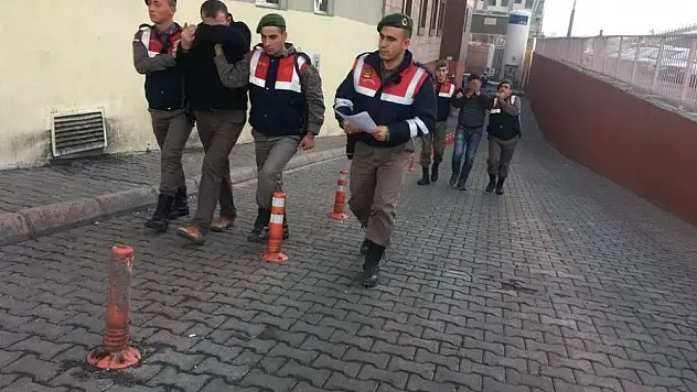 Mahalleyi elektriksiz bırakan hırsızlar yakalandı