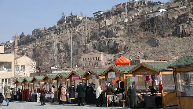 Maharetli Eller Talas'ın uğrak noktası oldu