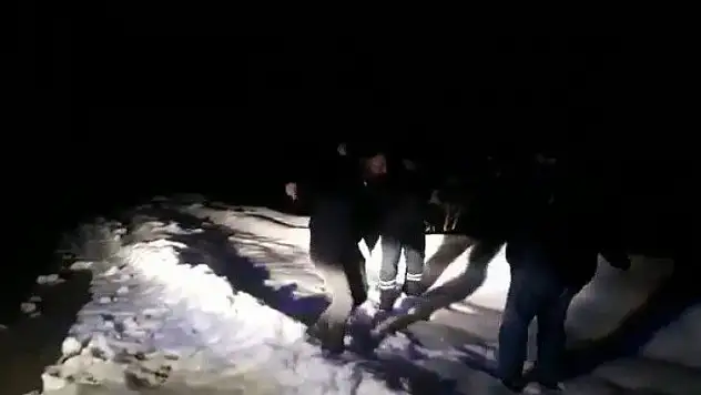 Mahsur kalanları kurtardılar!