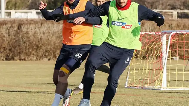 Majid Hosseini takıma katıldı