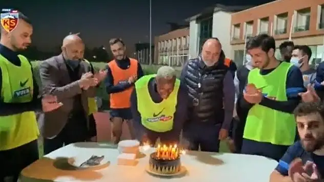 Mame Baba Thiam 29 yaşında