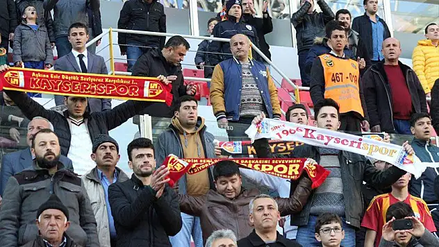 &quotMamur olağanüstü 'Kongre tiyatrosu' yine sahnede&quot
