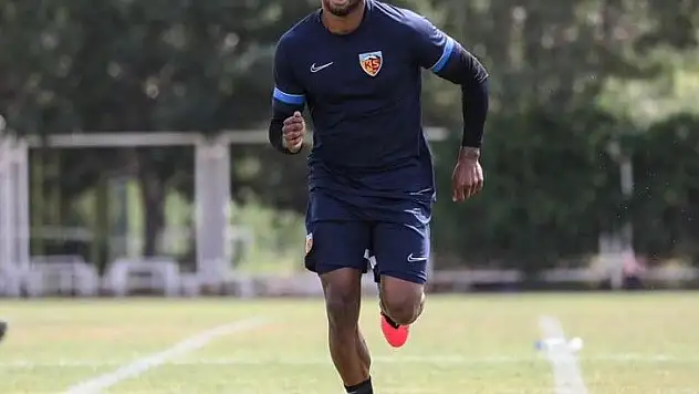 Manuel Fernandes ülkesine gitti