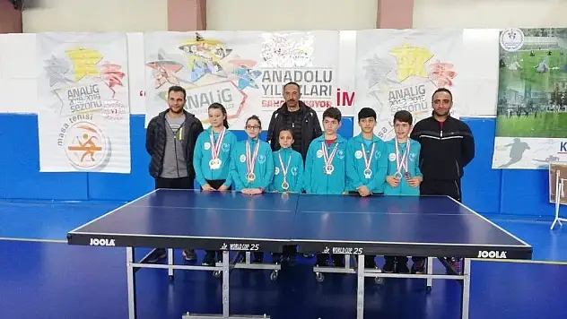 Masa Tenisi takımları Analig'de finale yükseldi