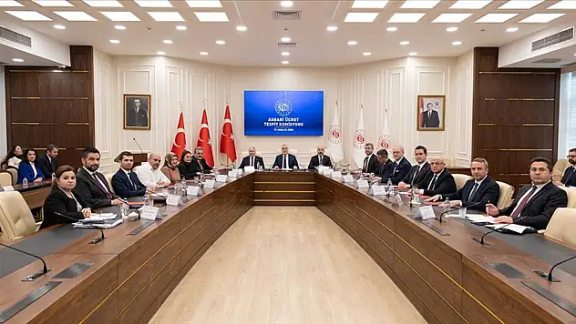 7 buçuk milyon emekçinin merak ettiği soru: Kim temsil edecek?