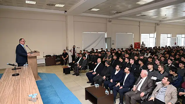 Mehmet Özhaseki o kolejde ne anlattı?