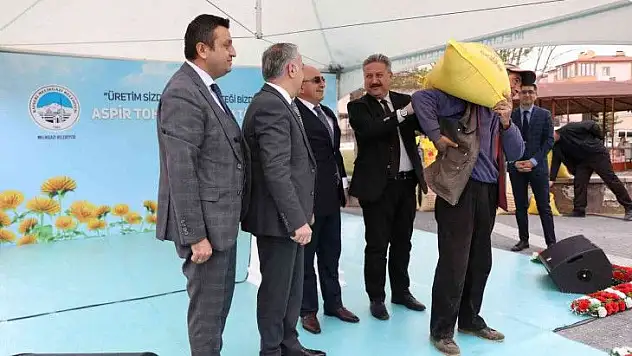 Melikgazi ücretsiz tohum dağıttı!