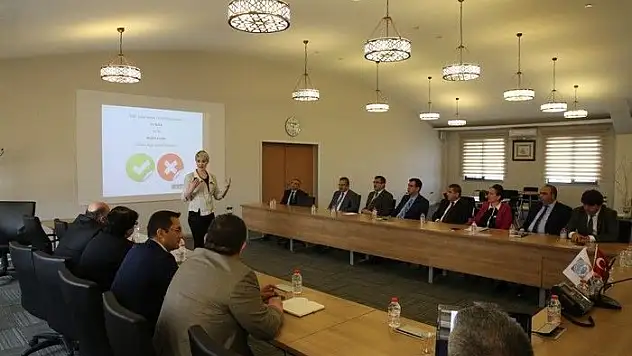 Melikgazi Belediye Başkanı Dr. Mustafa Palancıoğlu 'Kamu Yönetiminde 'Etik Davranış İlkeleri' konusunda Hizmet İçi Eğitim semineri verildi'