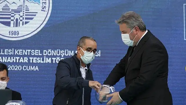 Evler sahiplerine teslim edildi