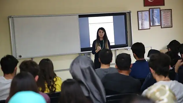 Melikgazi Belediyesinde evlilik öncesi eğitim semineri verildi