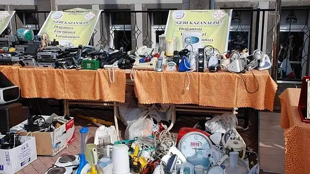 Melikgazi'de ayrıştırılmış çöp toplanıyor
