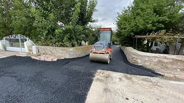 Melikgazi'de dikkat çeken asfalt çalışması: Tam 2 bin 500 ton kullanılacak