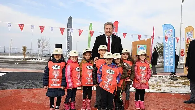Melikgazi'de Hayrettin Karaca Parkı açıldı
