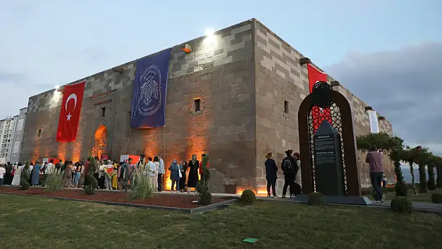 Melikgazi'de Kumaştan Hikayeler sergisi açıldı!