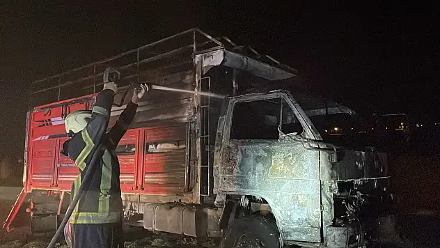 Melikgazi'de kundaklama iddiası: 2 kamyon kül oldu!