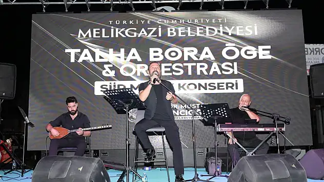 Melikgazi'de şiir ve türkü dolu gece: Talha Bora Öge Kayserililerle buluştu!