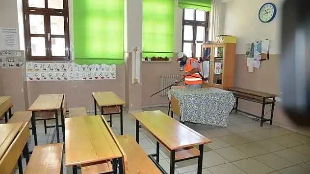 Melikgazi'de yarıyıl tatilinde okullarda ilaçlama