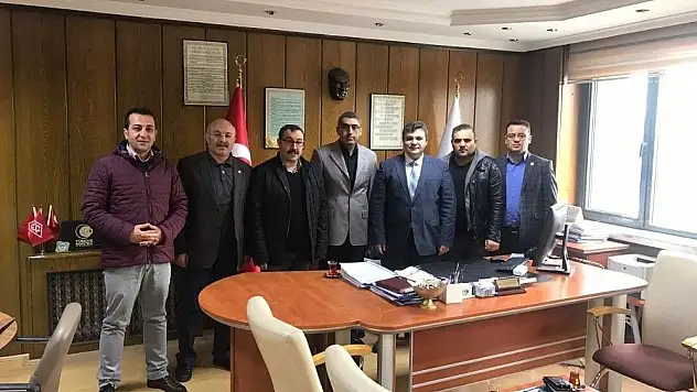 Melikgazi'den Başarılı Öğrencilere Satranç Takımı