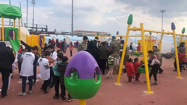 Melikgazi deprem bölgesine oyun parkı kurdu