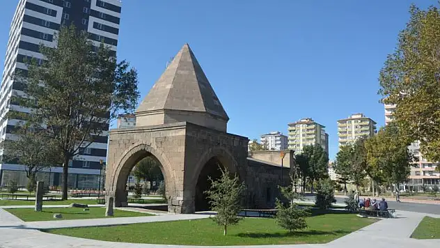 Melikgazi tarihe sahip çıkmaya devam ediyor