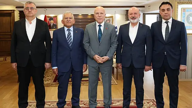 Memduh Büyükkılıç'a Erzurum'da 'ağabeyim' karşılaması