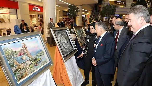 Memduh Büyükkılıç, Kağıt Rolyef Sergisini Gezdi