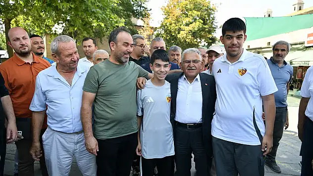 Memduh Büyükkılıç'tan cuma namazı sonrası esnaf ziyareti