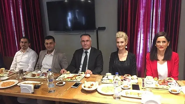 Meme Kanseri Farkındalık Etkinliği'nde Doktor ve Hastalar Bir Araya Geldi