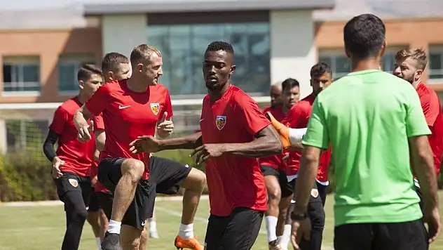 Mensah Kayserispor'da ilk antrenmanına çıktı