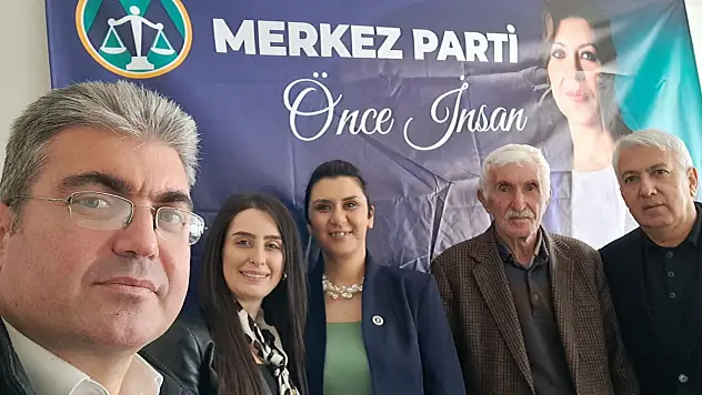 Merkez Parti Hacılar'da rozetleri takarak yeni dönemi başlattı