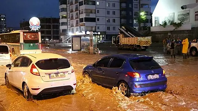 Meteorolojiden Kayseri'ye 2 uyarı birden! Fırtına ve sağanak geliyor