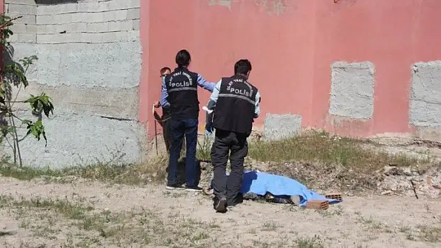 Bahçede ölü bulundu