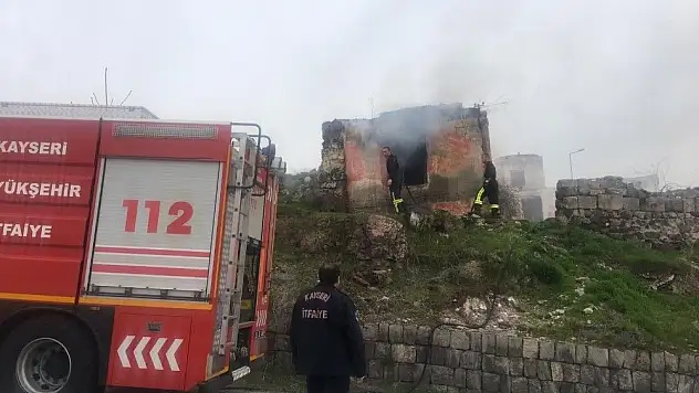 Metruk binadaki yangın itfaiye ekiplerince söndürüldü