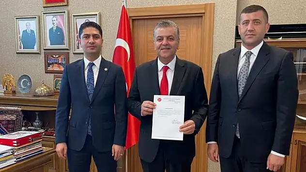 MHP'de beklenen oldu! O isim aday adaylığını açıkladı