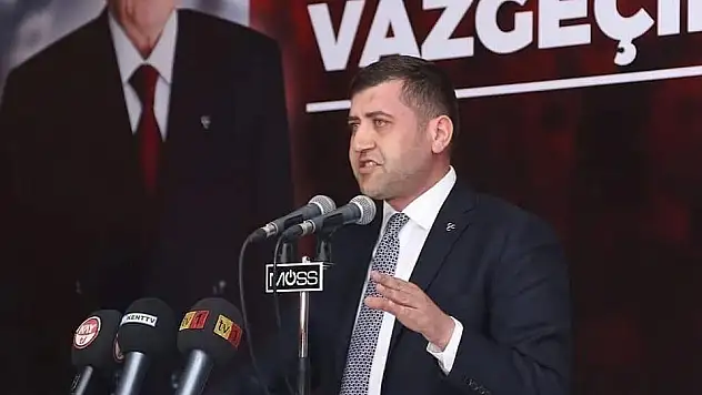 MHP'de 12 meclis üyesi ihraç edildi
