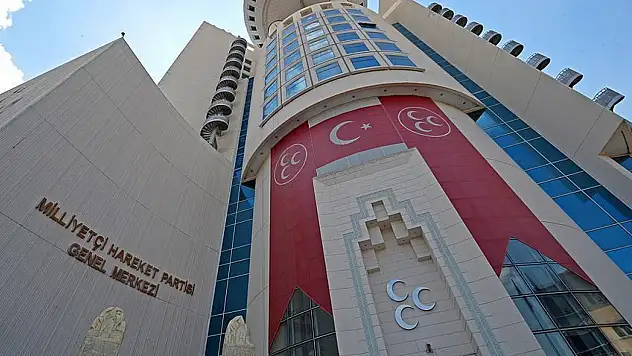 MHP'de şok istifa!