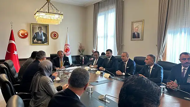 MHP'de sürpriz Özhaseki ziyareti! Ne konuştular?